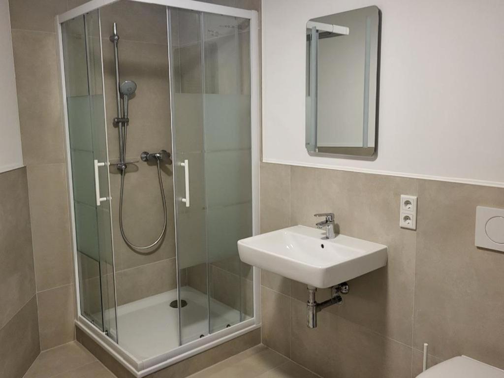 Monteurzimmer Mit Zwei Einzelnen Betten In Einer 3Zi Wohnung Mit Kuche Und Bad 奥斯纳布吕克 外观 照片